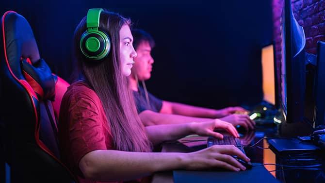 Online Gaming: The Evolution of Play in a Connected World, বাস্তব জীবন নিয়ে স্ট্যাটাস